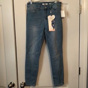 YMI Mid-Rise Wanna Betta Butt Jeans